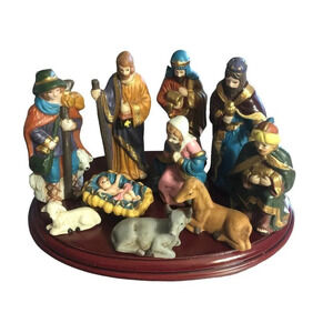 Vintage World Bazaar Crown Nativity/Manger 11 pcs Oval Wood Base Christmas Xmas